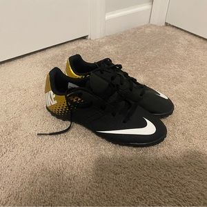 NWOT youth indoor soccer cleat shoes 3Y